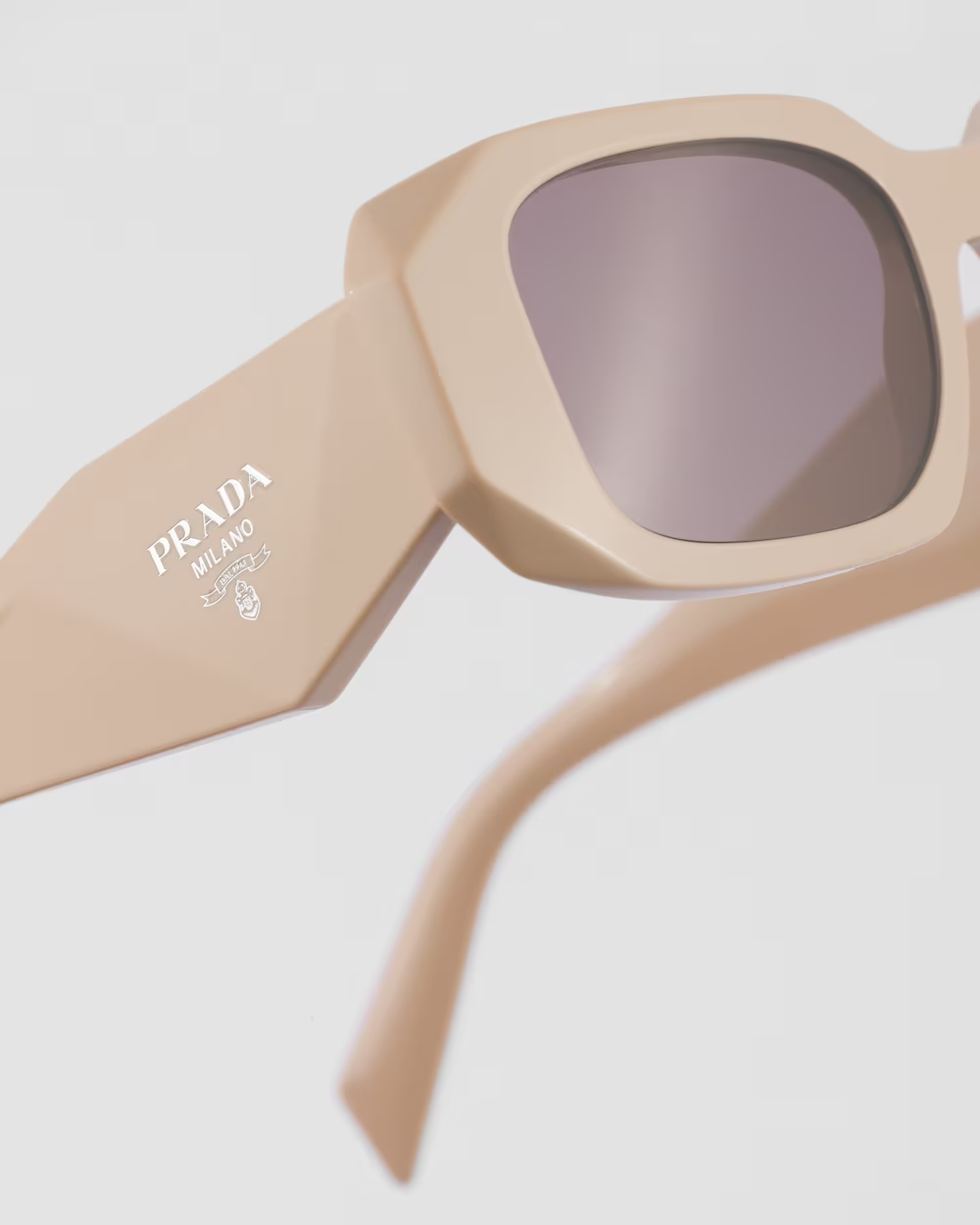 عینک افتابی Prada P02